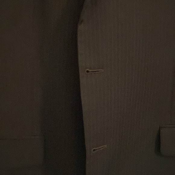 Hickey Freeman Grey 2 piece suit in great condition.  44 long and 36x 31 pant - Picture 5 of 7